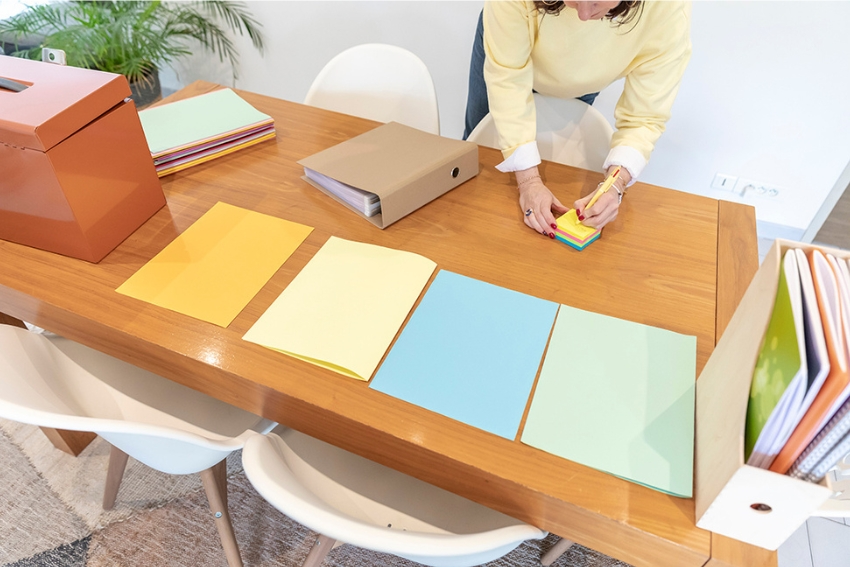 Organiser son bureau efficacement en triant et en classant